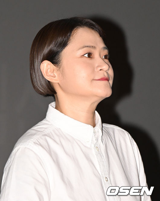 10일 오후 서울 CGV 목동에서 영화 ‘헤어질 결심(감독 박찬욱)’ 무대인사 행사가 열렸다.배우 김신영이 관객을 향해 인사하고 있다. 2022.07.10 /sunday@osen.co.kr