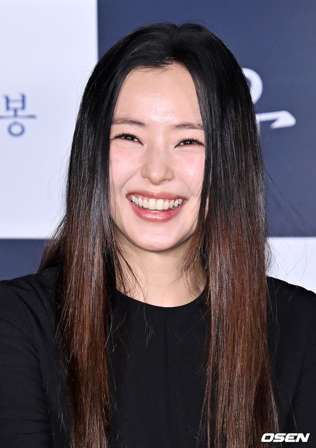 11일 오후 서울 한강로 CGV 용산아이파크몰에서 영화 '유령' 언론배급시사회가 열렸다.  시사회를 마치고 배우 이하늬가 미소짓고 있다. 2023.01.11 / rumi@osen.co.kr