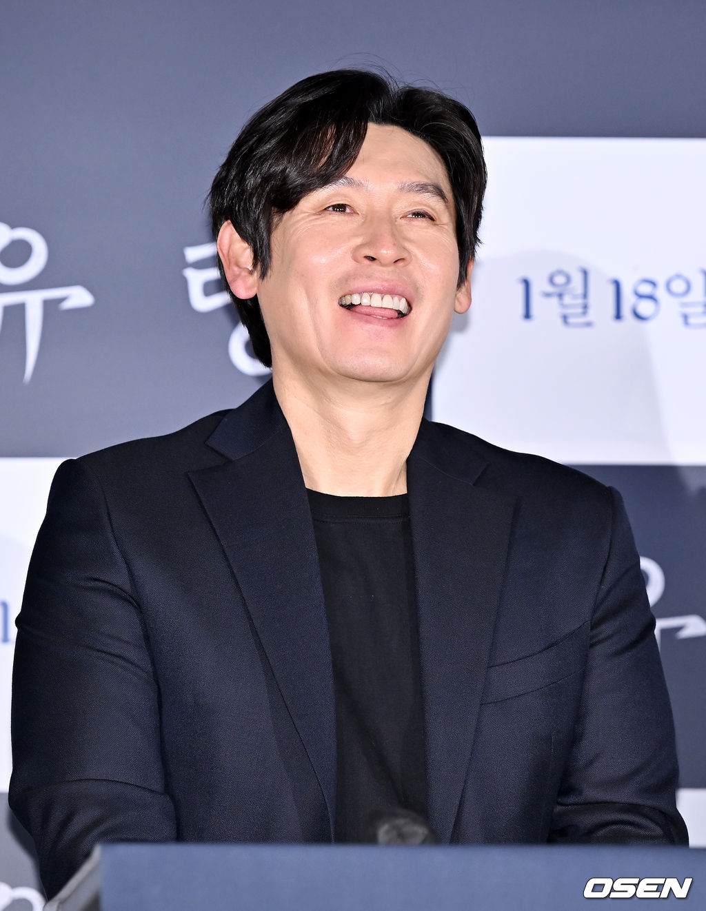 11일 오후 서울 한강로 CGV 용산아이파크몰에서 영화 '유령' 언론배급시사회가 열렸다. 시사회를 마치고 배우 설경구가 환하게 웃고 있다. 2023.01.11 / rumi@osen.co.kr