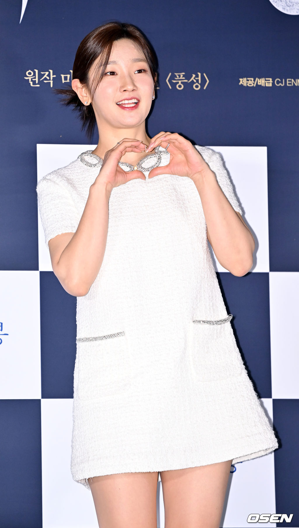 11일 오후 서울 한강로 CGV 용산아이파크몰에서 영화 '유령' 언론배급시사회가 열렸다. 시사회를 마치고 배우 박소담이 포토타임을 갖고 있다. 2023.01.11 / rumi@osen.co.kr