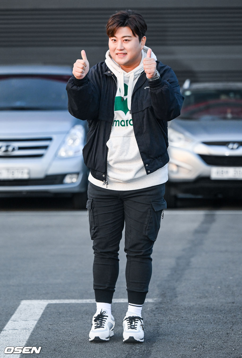 11일 오후 경기도 파주시 한 스튜디오에서 TV조선 ‘화요일은 밤이 좋아’(이하 ‘화밤’) 설특집 녹화방송이 진행됐다.김호중이 촬영에 앞서 포즈를 취하고 있다. 2023.01.11 / soul1014@osen.co.kr