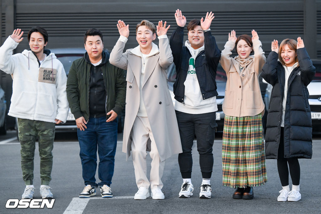 11일 오후 경기도 파주시 한 스튜디오에서 TV조선 ‘화요일은 밤이 좋아’(이하 ‘화밤’) 설특집 녹화방송이 진행됐다.김호중·서인영·허경환·정호영·영기·정다경이 촬영에 앞서 포즈를 취하고 있다. 2023.01.11 / soul1014@osen.co.kr