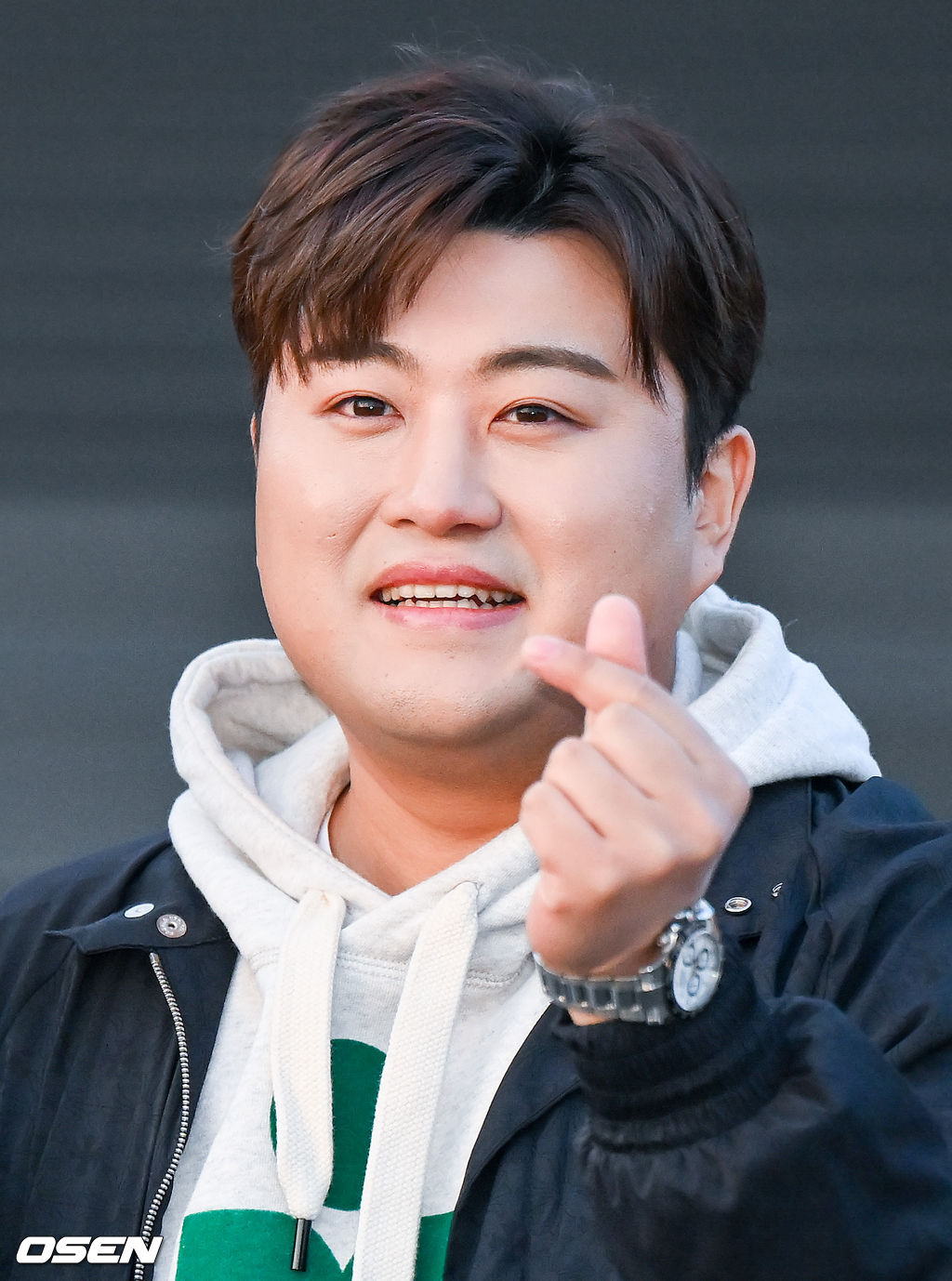 11일 오후 경기도 파주시 한 스튜디오에서 TV조선 ‘화요일은 밤이 좋아’(이하 ‘화밤’) 설특집 녹화방송이 진행됐다.김호중이 촬영에 앞서 포즈를 취하고 있다. 2023.01.11 / soul1014@osen.co.kr