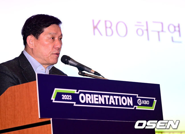 12일 오전 대전 도룡동 DCC컨벤션센터에서 ‘2023 KBO 신인 오리엔테이션’ 행사가 열렸다.KBO 허구연 총재가 프로야구 각 구단 신인 선수들에게 인사말을 전하고 하고 있다. 2023.01.12 / dreamer@osen.co.kr