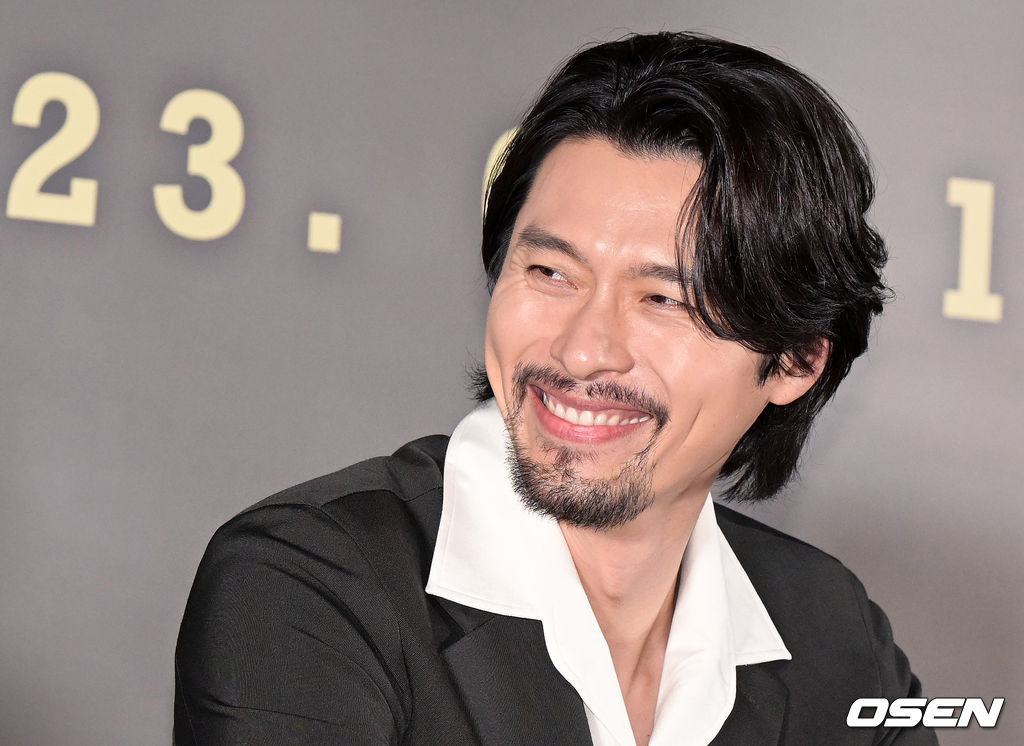 13일 오후 서울 강남구 삼성동 메가박스 코엑스에서 영화 ‘교섭’ 언론배급시사회가 열렸다.'교섭'(감독 임순례, 제공배급 플러스엠 엔터테인먼트, 제작 영화사 수박・원테이크 필름)은 최악의 피랍사건으로 탈레반의 인질이 된 한국인들을 구하기 위해 아프가니스탄으로 향한 외교관과 현지 국정원 요원의 교섭 작전을 그린다.배우 현빈이 간담회를 하고 있다. 2023.01.13 /jpnews@osen.co.kr