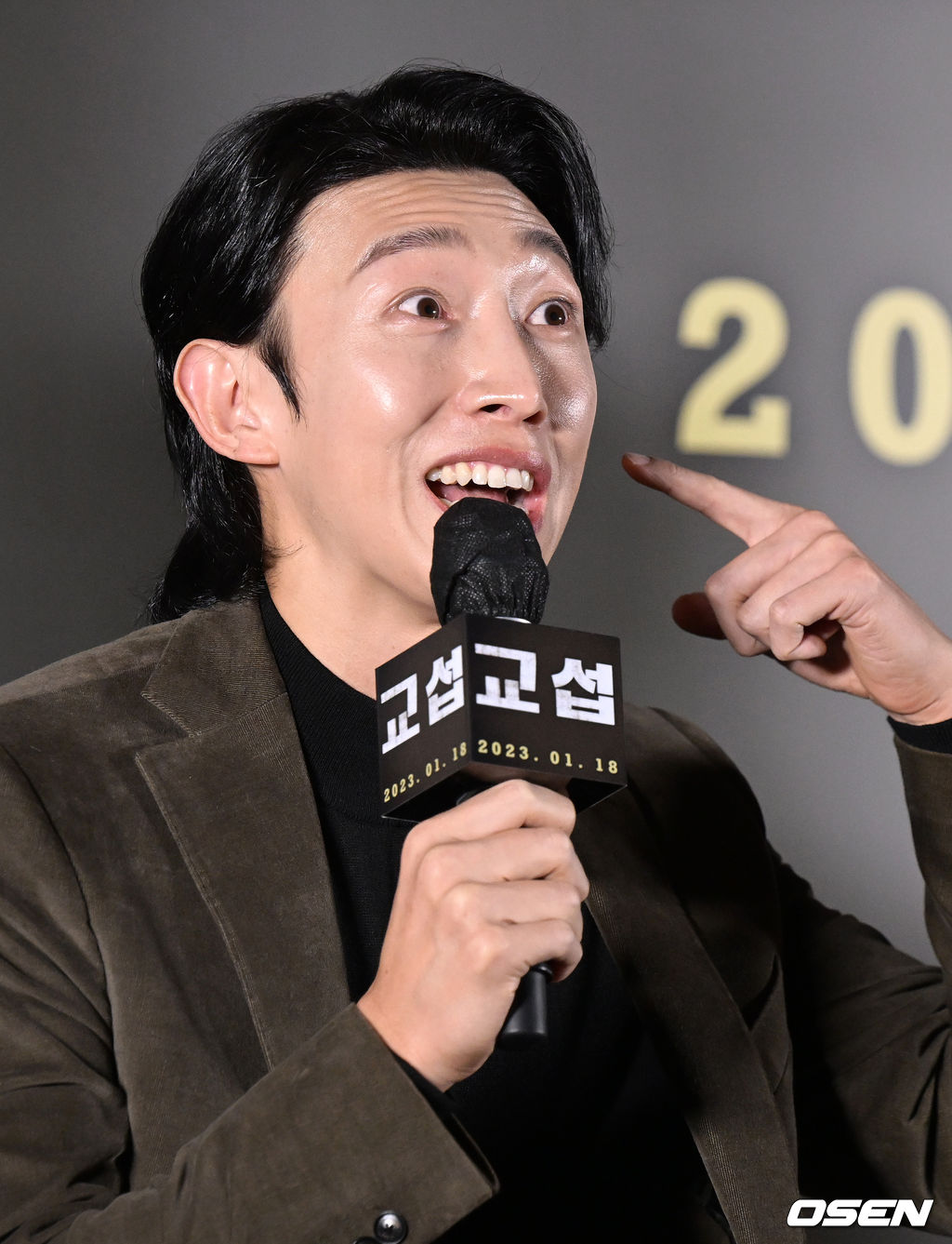13일 오후 서울 강남구 삼성동 메가박스 코엑스에서 영화 ‘교섭’ 언론배급시사회가 열렸다.'교섭'(감독 임순례, 제공배급 플러스엠 엔터테인먼트, 제작 영화사 수박・원테이크 필름)은 최악의 피랍사건으로 탈레반의 인질이 된 한국인들을 구하기 위해 아프가니스탄으로 향한 외교관과 현지 국정원 요원의 교섭 작전을 그린다.배우 강기영이 간담회를 하고 있다. 2023.01.13 /jpnews@osen.co.kr