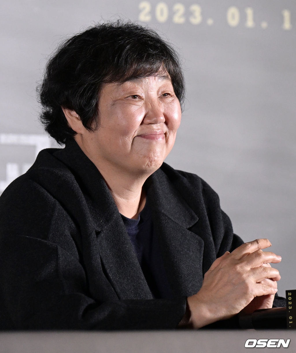 13일 오후 서울 강남구 삼성동 메가박스 코엑스에서 영화 ‘교섭’ 언론배급시사회가 열렸다.'교섭'(감독 임순례, 제공배급 플러스엠 엔터테인먼트, 제작 영화사 수박・원테이크 필름)은 최악의 피랍사건으로 탈레반의 인질이 된 한국인들을 구하기 위해 아프가니스탄으로 향한 외교관과 현지 국정원 요원의 교섭 작전을 그린다.임순례 감독이 간담회를 하고 있다. 2023.01.13 /jpnews@osen.co.kr