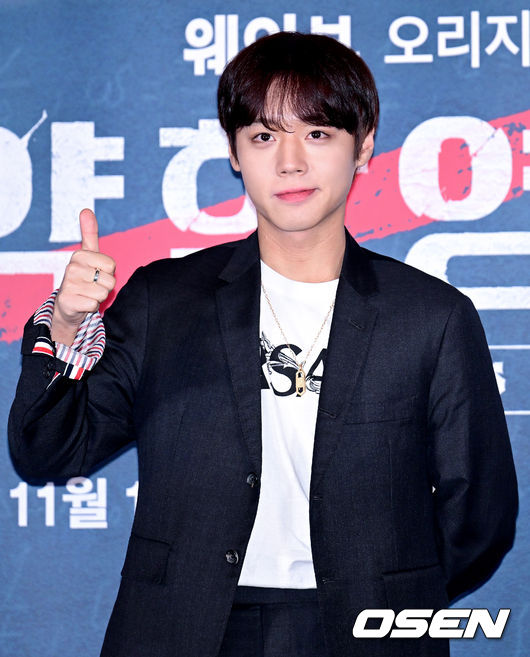 배우 박지훈이 포토타임을 갖고 있다. 2022.11.16 /ksl0919@osen.co.kr