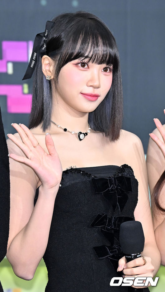 걸그룹 르세라핌 김채원이 무대 위에서 포즈를 취하고 있다. 2022.12.16 /rumi@osen.co.kr