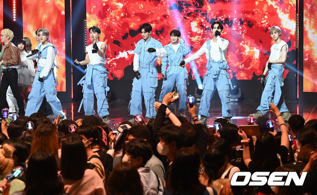 그룹 엔하이픈이 앵콜 무대를 선보이고 있다. 2022.07.13 /cej@osen.co.kr
