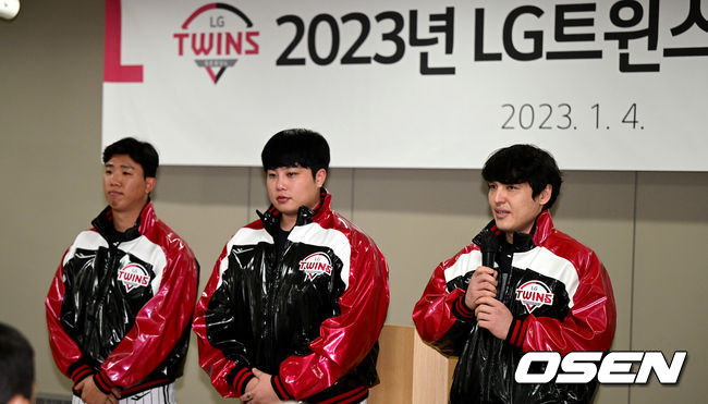 LG 유니폼을 입은 김유영, 윤호솔, 박동원(왼쪽부터)이 인사말을 전하고 있다. 2023.01.04 / dreamer@osen.co.kr