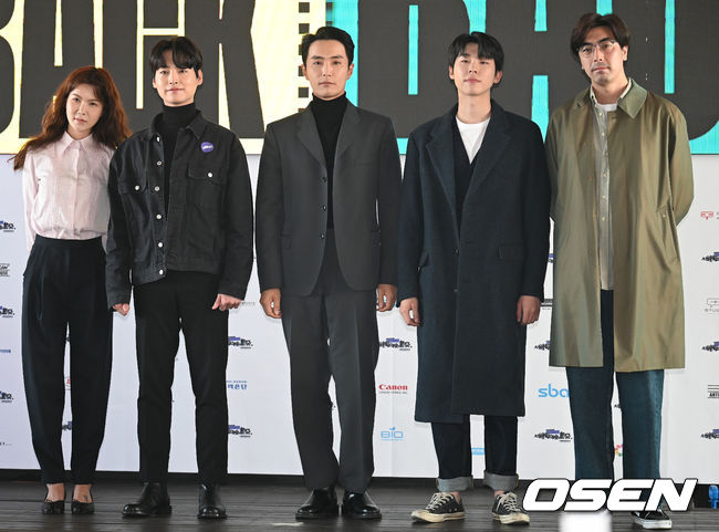 3일 오전 서울 동작구 사당동 골든시네마타워에서 ‘47회 서울독립영화제 기자회견’이 열렸다. 영화 ‘스프린터’가 서울독립영화제 개막작으로 선정됐다. 배우 공민정, 임지호, 전신환, 송덕호, 최준혁이 취재진을 향해 포즈를 취하고 있다. 2021.11.03 /ksl0919@osen.co.kr
