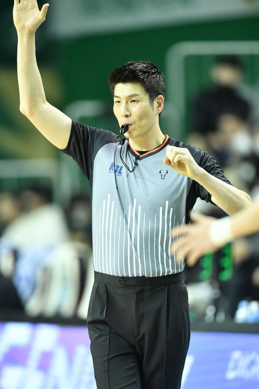 [사진] 박경진 심판 / KBL 제공.