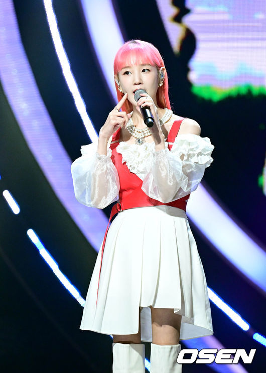 31일 오후 경기도 고양시 일산동구 MBC 드림센터에서 MBC M ‘쇼! 챔피언(Show! Champion)’ 생방송이 진행됐다.박보람이 멋진 무대를 선보이고 있다. 2022.08.31 /cej@osen.co.kr