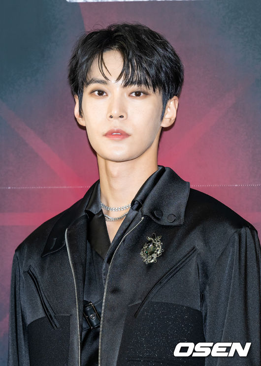 NCT 127 도영이 입장하며 포즈를 취하고 있다. 2022.10.23 / rumi@osen.co.kr