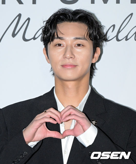 배우 박서준이 포즈를 취하고 있다. 2023.01.26 /jpnews@osen.co.kr
