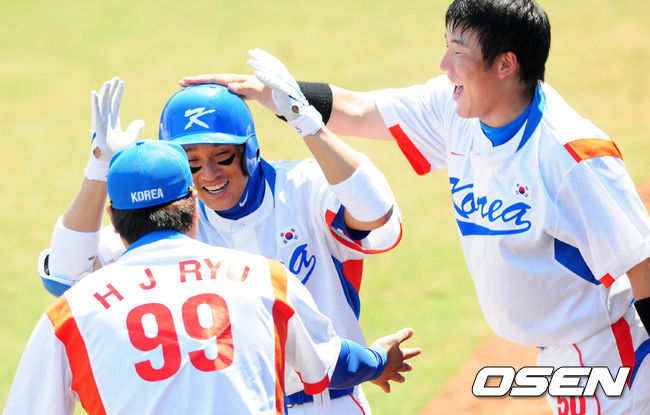 2008년 베이징올림픽 대표팀의 류현진-이승엽-김현수(왼쪽부터)