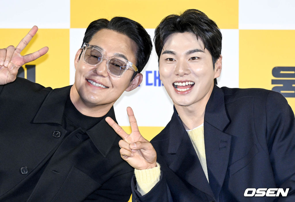 13일 오후 서울 용산구 CGV용산아이파크몰에서 영화 ‘웅남이(감독 박성광)’ 제작보고회가 열렸다.  '웅남이(박성웅 분)’는 반달곰이라는 특별한 '비밀'을 가진 사나이가 특유의 짐승 같은 능력으로 국제 범죄 조직에 대항하여 공조 수사를 하며 벌어지는 코믹 액션 영화다.  배우 박성웅, 이이경이 질의응답 시간을 갖고 있다. 2023.02.13 /cej@osen.co.kr