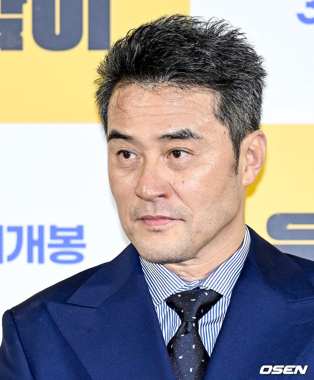 13일 오후 서울 용산구 CGV용산아이파크몰에서 영화 ‘웅남이(감독 박성광)’ 제작보고회가 열렸다. '웅남이(박성웅 분)’는 반달곰이라는 특별한 '비밀'을 가진 사나이가 특유의 짐승 같은 능력으로 국제 범죄 조직에 대항하여 공조 수사를 하며 벌어지는 코믹 액션 영화다. 배우 최민수가 질의응답 시간을 갖고 있다. 2023.02.13 /cej@osen.co.kr