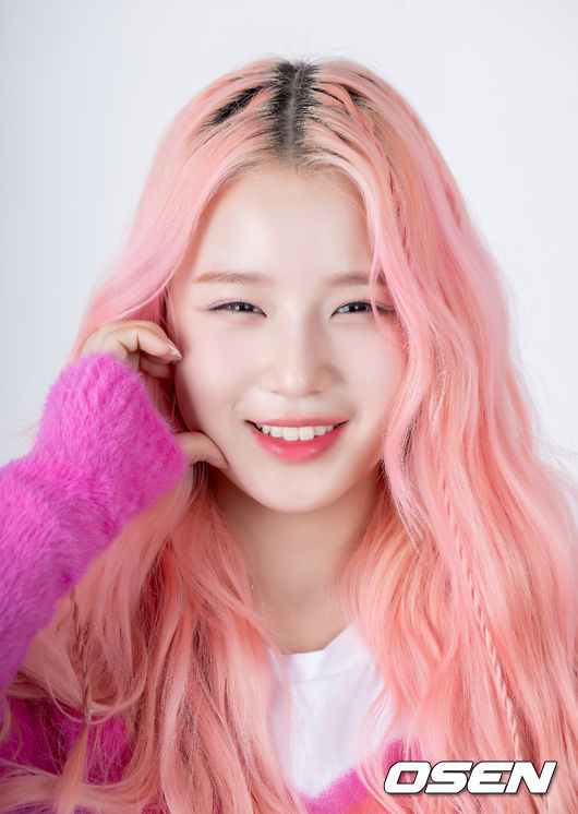 그룹 라임라잇이 데뷔 EP '러브 앤 해피니스'(LOVE & HAPPINESS) 발매를 앞두고 OSEN과 인터뷰를 가졌다.<br /><br />라임라잇 수혜가 포즈를 취하고 있다. 2023.02.14 /sunday@osen.co.kr