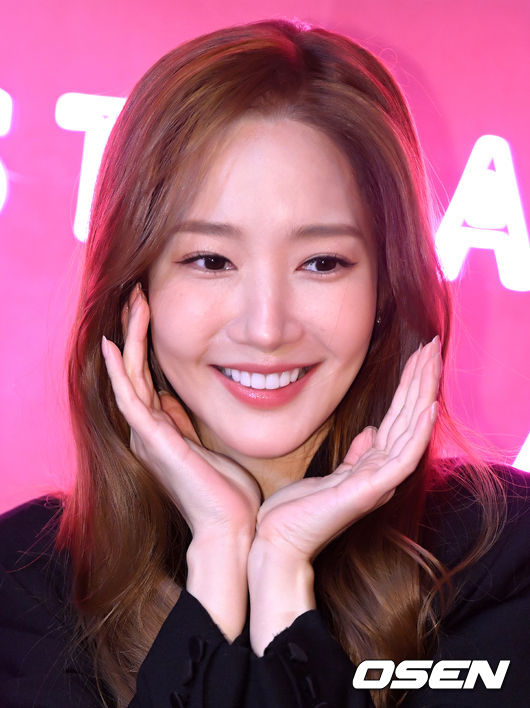 배우 박민영이 포즈를 취하고 있다. 2022.11.16 /jpnews@osen.co.kr