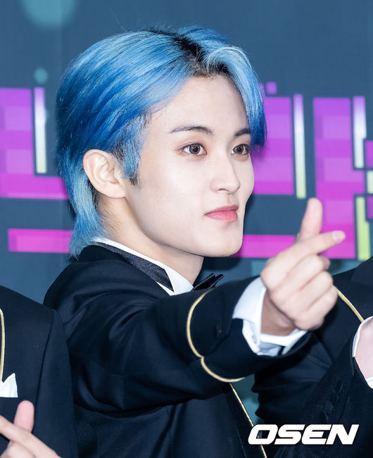 그룹 NCT127 마크가 무대 위에서 포즈를 취하고 있다. 2022.12.16 /rumi@osen.co.kr