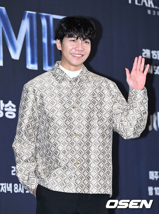 15일 오후 서울 마포구 스탠포드 호텔에서 JTBC 신규 예능 '피크타임(PEAK TIME)' 제작발표회가 진행됐다.배우 겸 가수 이승기가 포토타임을 가지고 있다. 2023.02.15 /sunday@osen.co.kr