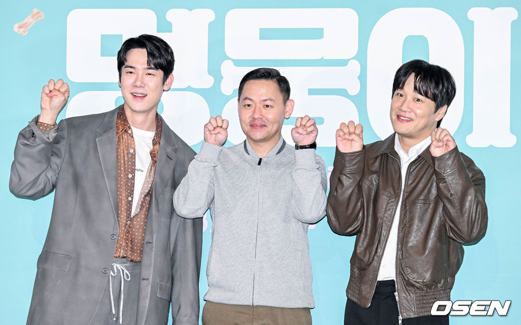 15일 오후 서울 용산구 CGV용산아이파크몰에서 영화 ‘멍뭉이(감독 김주환)’ 언론시사회 및 기자간담회가 열렸다.배우 유연석, 김주환 감독, 차태현이 포즈를 취하고 있다. 2023.02.15 /cej@osen.co.kr