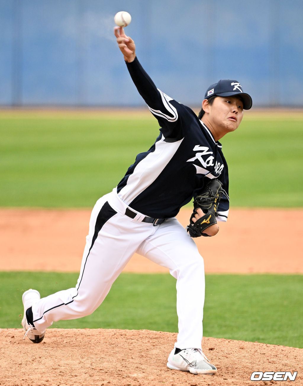 이강철 감독이 이끄는 한국 WBC 야구대표팀이 20일(한국시간) 미국 애리조나주 투손 키노 스포츠컴플렉스에서 열린 KIA 타이거즈와의 연습경기에서 12-6으로 승리했다.대표팀은 지난 17일 NC전 8-2 승리에 이어 2연승을 달렸다. 대표팀 소형준이 역투하고 있다. 2023.02.20 /jpnews@osen.co.kr