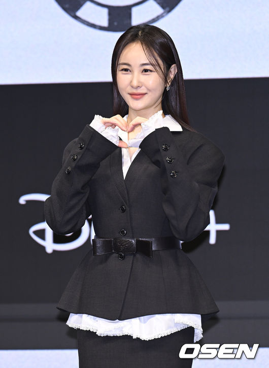 14일 오전 서울 JW 메리어트 동대문 스퀘어 서울몰에서 디즈니+ 오리지널 '카지노' 제작발표회가 열렸다.배우 손은서가 포토타임을 가지고 있다. 2022.12.14 /sunday@osen.co.kr