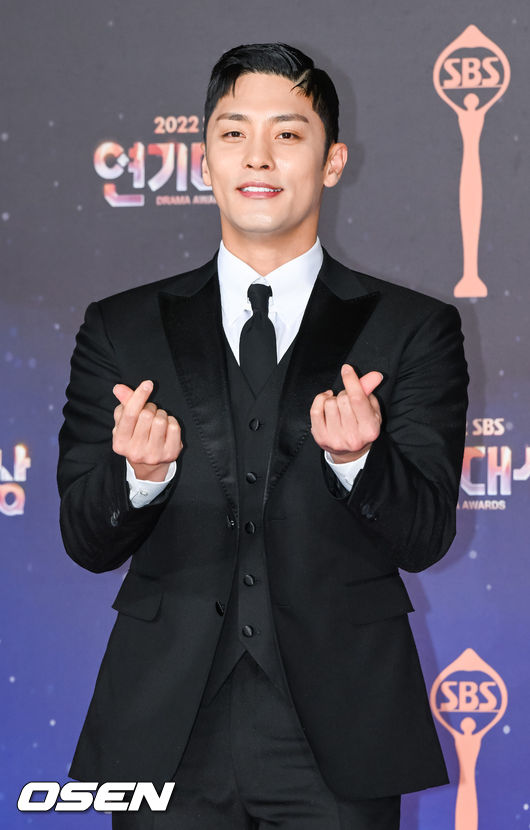 배우 성훈이 포즈를 취하고 있다. 2022.12.31 / soul1014@osen.co.kr
