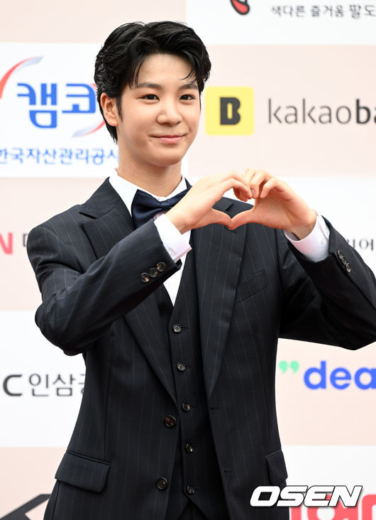 CF 스타상 신인상을 수상한 가수 정동원이 포토타임을 하고 있다. 2022.07.21 /jpnews@osen.co.kr
