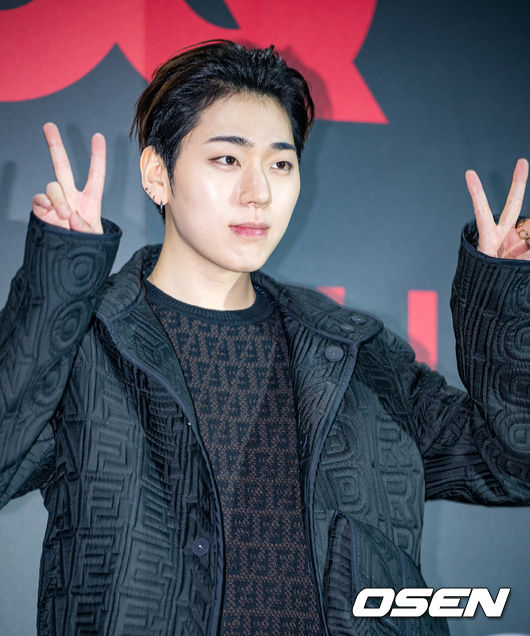 가수 지코가 포토월에서 포즈를 취하고 있다. 2022.12.08 / rumi@osen.co.kr