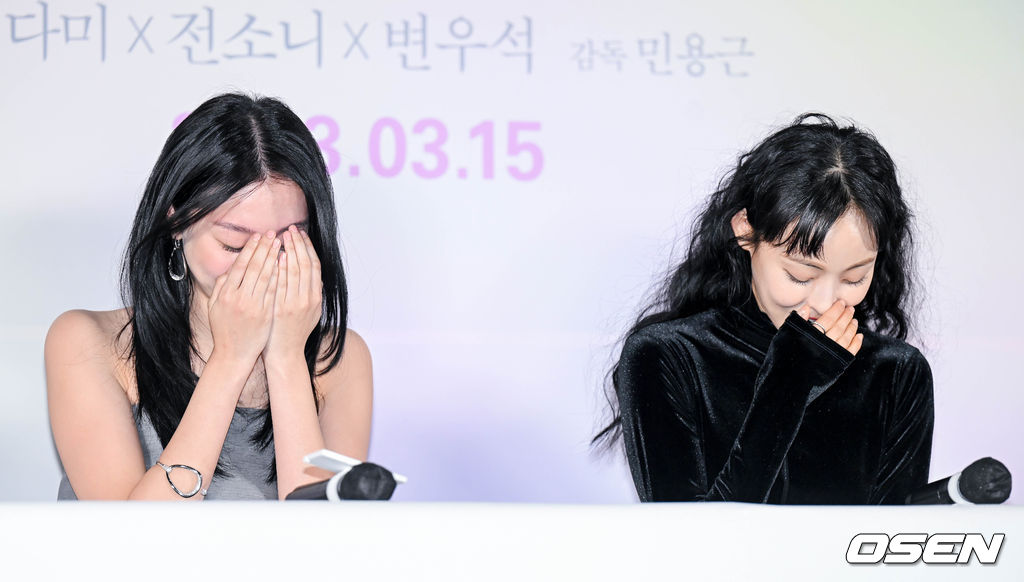 28일 오후 서울 광진구 롯데시네마 건대입구에서 영화 '소울메이트(감독 민용근)’ 언론시사회가 열렸다.배우 김다미, 전소니가 질의응답 시간을 갖고 있다. 2023.02.28 /cej@osen.co.kr