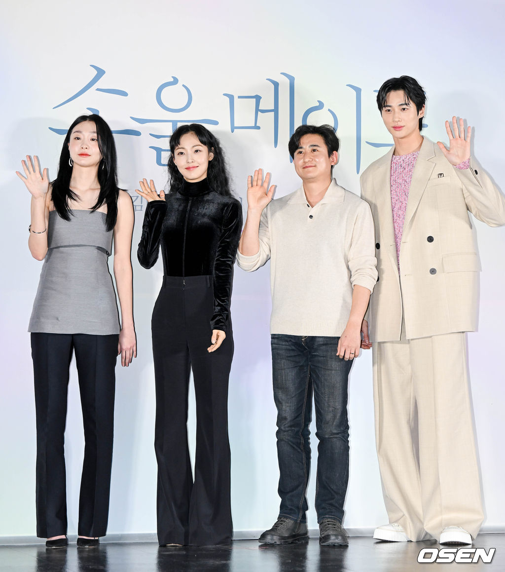 28일 오후 서울 광진구 롯데시네마 건대입구에서 영화 '소울메이트(감독 민용근)’ 언론시사회가 열렸다.배우 김다미, 전소미, 민용근 감독, 변우석이 포즈를 취하고 있다. 2023.02.28 /cej@osen.co.kr