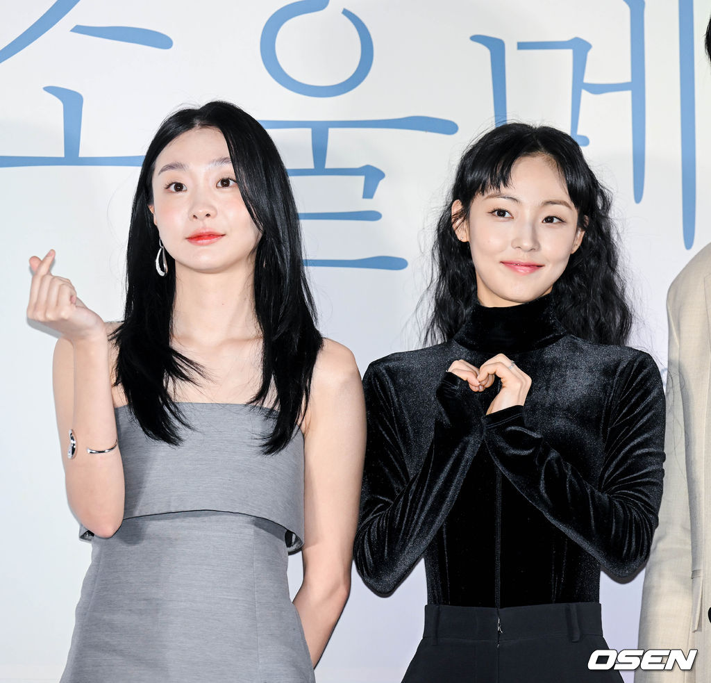 28일 오후 서울 광진구 롯데시네마 건대입구에서 영화 '소울메이트(감독 민용근)’ 언론시사회가 열렸다.배우 김다미, 전소니가 포즈를 취하고 있다. 2023.02.28 /cej@osen.co.kr