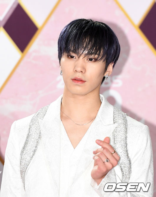 27일 오후 경기도 고양시 킨텍스에서 ‘2019 KBS 가요대축제’ 포토월 행사가 열렸다.<br /><br />그룹 아스트로 라키가 포토타임을 갖고 있다. /sunday@osen.co.kr