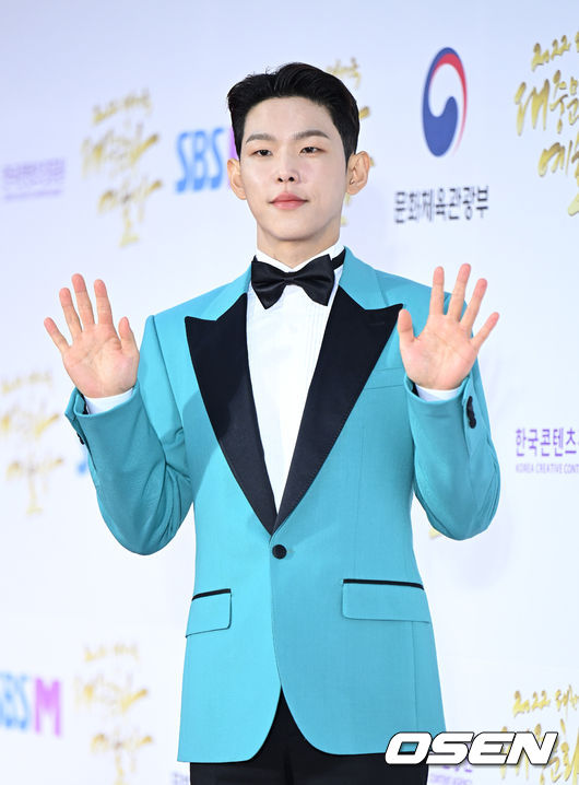 24일 서울 중구 국립극장 해오름극장에서 ‘2022 대한민국 대중문화예술상’이 열렸다.가수 폴킴이 레드카펫을 밟고 있다. 2022.11.24 /sunday@osen.co.kr