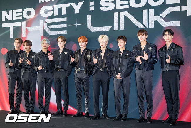 NCT 127이 입장하며 포즈를 취하고 있다. 2022.10.23 / rumi@osen.co.kr