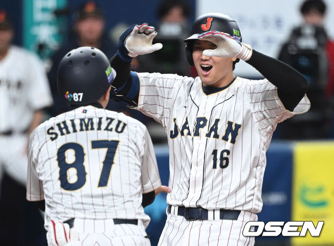 6일 오사카 교세라돔에서 2023 WBC(월드베이스볼클래식) 에 참가한 일본 대표팀이 한신 타이거즈와 연습경기를 가졌다.