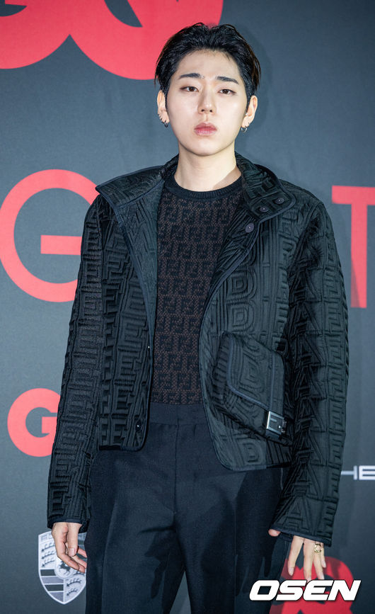 가수 씨엘, 지코, 박재범과 배우 위하준이 8일 오후 서울 성동구 성수동의 한 창고에서 진행된 남성 매거진 포토콜 행사에 참석했다<br /><br />가수 지코가 포토월에서 포즈를 취하고 있다. 2022.12.08 / rumi@osen.co.kr