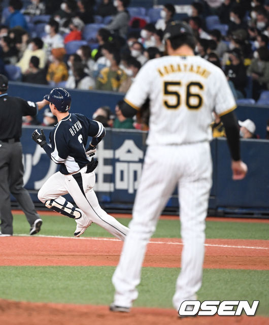 7일 오사카 교세라돔에서 2023 WBC(월드베이스볼클래식) 에 참가한 한국 야구대표팀이 한신 타이거즈와 연습경기를 가졌다.  8회초 무사 선두타자 김혜성이 우측 담장을 넘기는 솔로 홈런을 치고 베이스를 돌고 있다. 2023.03.07/ spjj@osen.co.kr