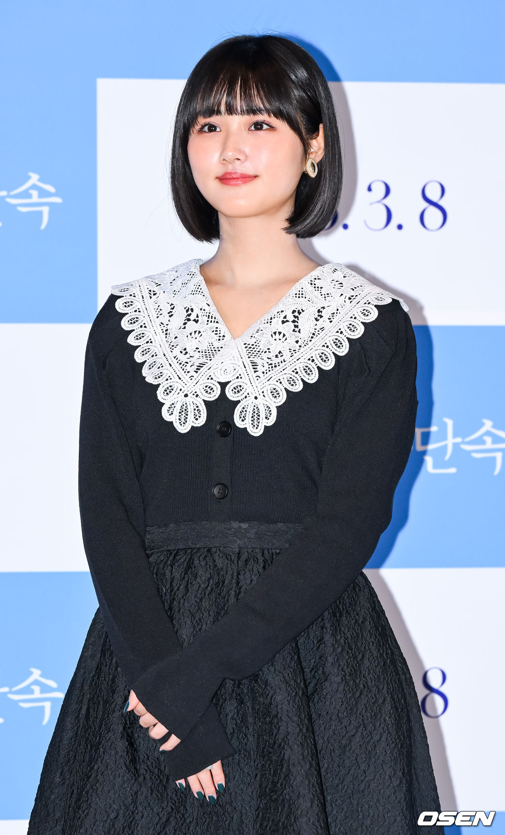 8일 서울 성수동 메가박스 성수점에서 애니영화 ‘스즈메의 문단속’(감독 신카이 마코토) 내한 기자간담회가 진행됐다.영화 ‘스즈메의 문단속'은 우연히 재난을 부르는 문을 열게 된 소녀 '스즈메'가 일본 각지에서 발생하는 재난을 막기 위해 필사적으로 문을 닫아가는 이야기를 그린다. 380만 관객을 동원하며 국내 일본 영화 박스오피스 1위를 지키고 있는 '너의 이름은.' 신카이 마코토 감독의 신작이다.이날 행사에는 신카이 마코토 감독, 배우 하라 나노카 (’스즈메’ 목소리 역)가 참석했다.배우 하라 나노카가 포즈를 취하고 있다. 2023.03.08 / soul1014@osen.co.kr