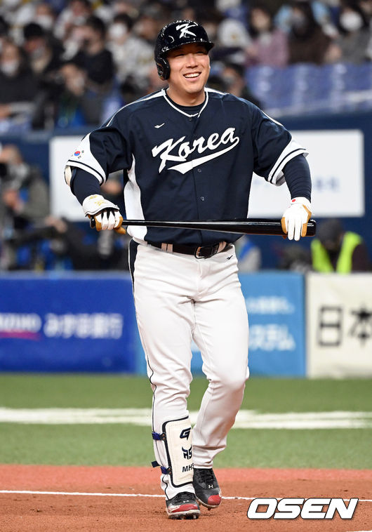 7일 오사카 교세라돔에서 2023 WBC(월드베이스볼클래식) 에 참가한 한국 야구대표팀이 한신 타이거즈와 연습경기를 가졌다.   한국 2회초 선두타자 김현수가 내야플라이로 물러나고 있다. 2023.03.07/ spjj@osen.co.kr