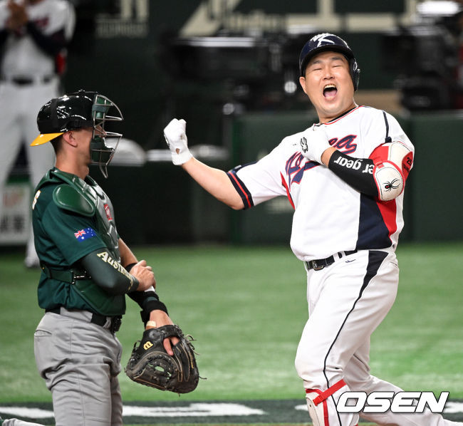 이강철 감독이 이끄는 한국 월드베이스볼클래식(WBC) 대표팀이 9일 일본 도쿄돔에서 호주와 1라운드 B조 첫 경기를 가졌다.5회초 2사 1,2루에서 대표팀 양의지가 역전 스리런포를 날리며 기뻐하고 있다. 2023.03.09 /spjj@osen.co.kr