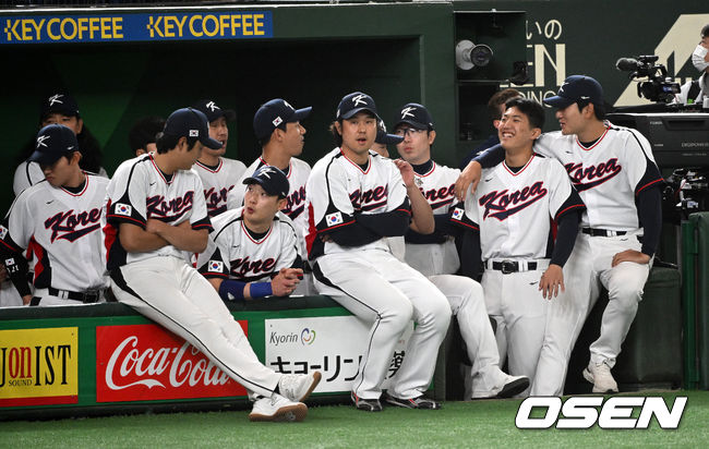 한국 선수들이 더그아웃에서 경기를 준비하고 있다. 2023.03.09 /spjj@osen.co.kr