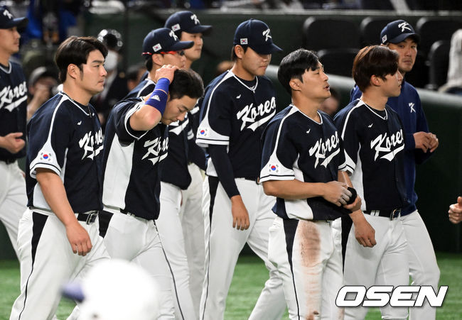 한국 선수들이 패배를 아쉬워하고 있다. 2023.03.10 /spjj@osen.co.kr