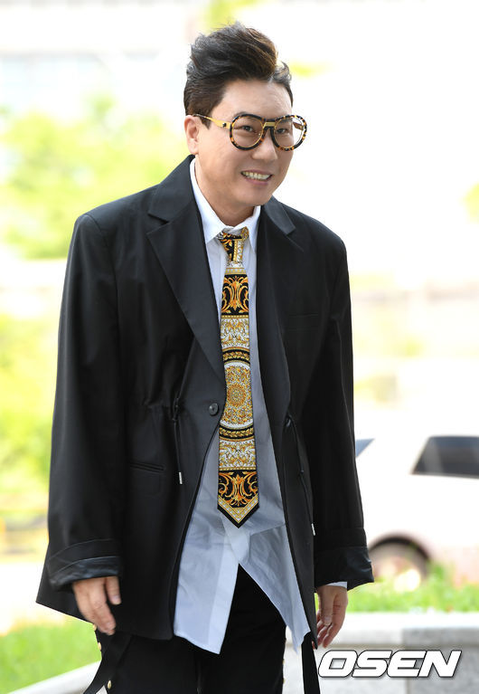 방송인 이상민이 출근하며 포즈를 취하고 있다. / dreamer@osen.co.kr