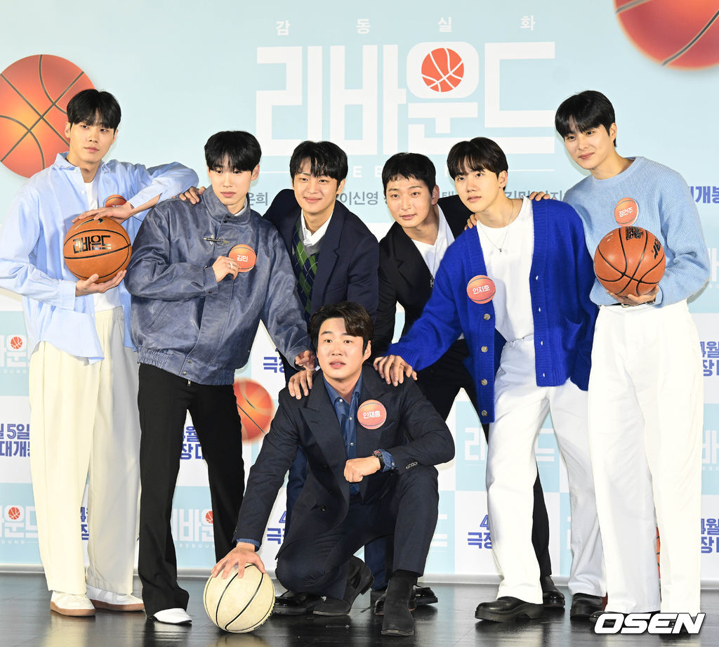  14일 오후 서울 광진구 롯데시네마 건대입구에서 영화 영화 '리바운드(감독 장항준)’ 제작보고회가 열렸다.배우 김택, 김민, 이신영, 안재홍, 정진운, 안지호, 정건주가 포즈를 취하고 있다. cej@osen.co.kr
