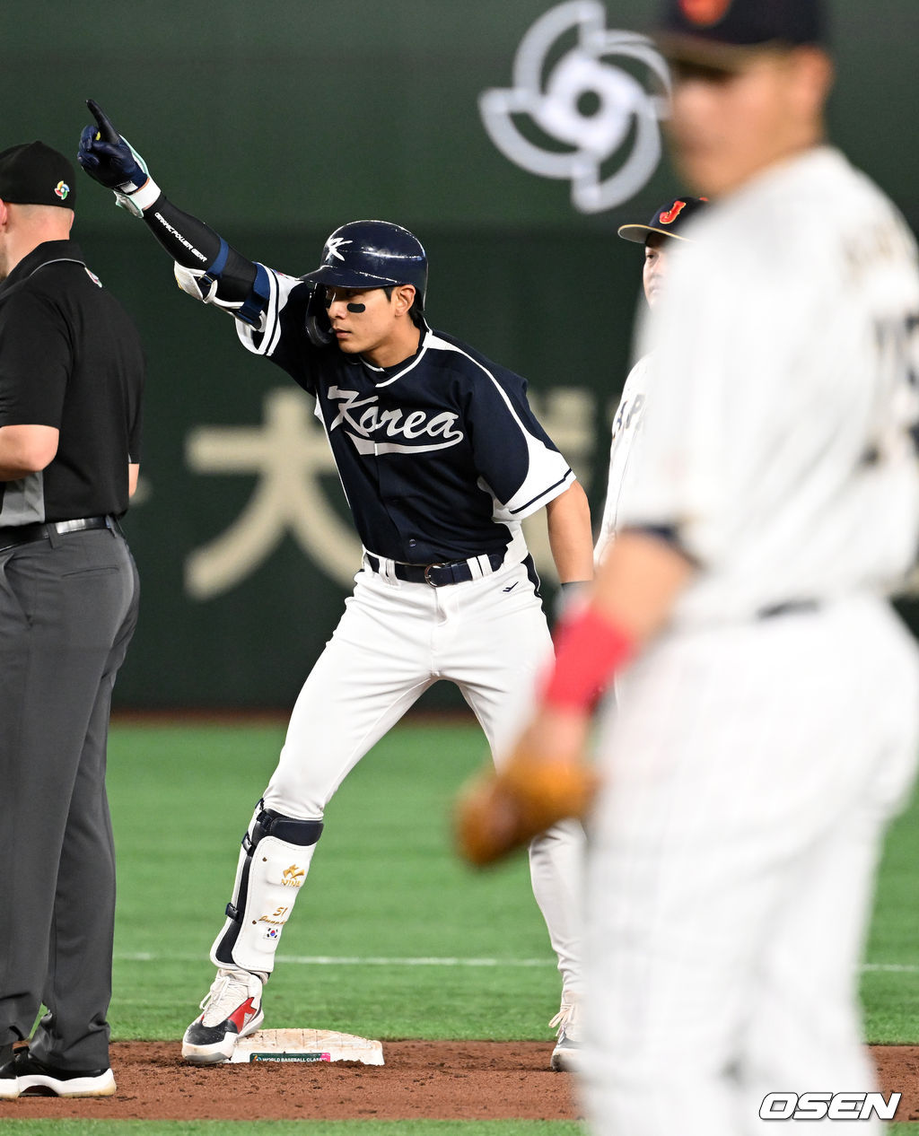  이강철 감독이 이끄는 대한민국 월드베이스볼클래식(WBC) 대표팀이 10일 일본 도쿄돔에서 일본과 1라운드 B조 경기를 가졌다.5회초 2사 1루에서 한국 이정후가 좌익수 왼쪽 2루타를 날리고 기뻐하고 있다. 2023.03.10 /spjj@osen.co.kr